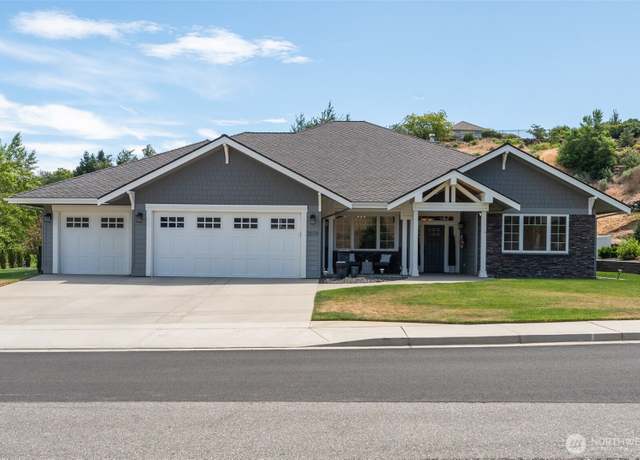 Property at 2039 Maiden Ln, Wenatchee, WA 98801, 4 beds, 3 baths