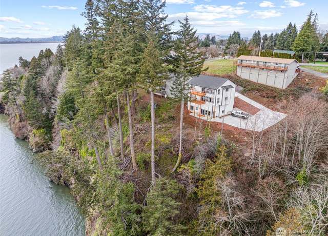Property at 572 Columbia St, Cathlamet, WA 98612, 5 beds, 5 baths