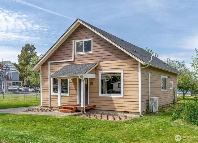 Property at 56 Shear St SW, Castle Rock, WA 98611, 3 beds, 2 baths