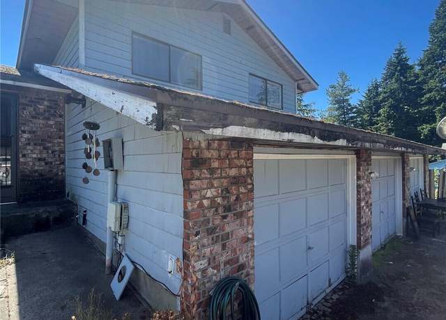 Property at 2106 105th St SE, Everett, WA 98208, 4 beds, 3 baths