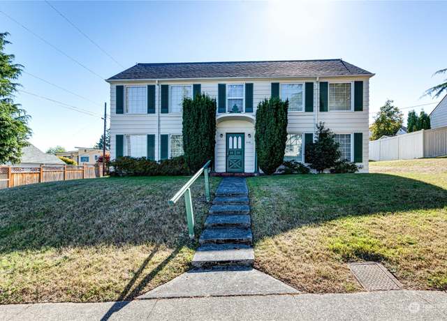 Property at 1115 S Lincoln St, Port Angeles, WA 98362, 4 beds, 4 baths