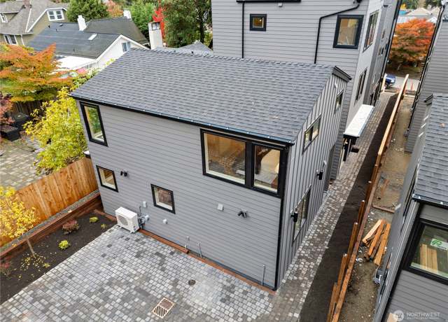 Property at 1257 NE 100th St, Seattle, WA 98125, 2 beds, 2.5 baths