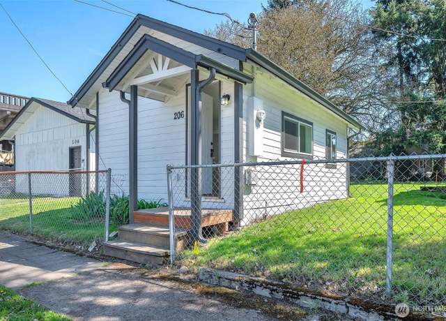 Property at 206 NW 3rd Ave, Kelso, WA 98626, 1 bed, 1 bath