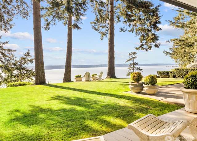 Property at 19263 Edgecliff Dr SW, Normandy Park, WA 98166, 4 beds, 4 baths