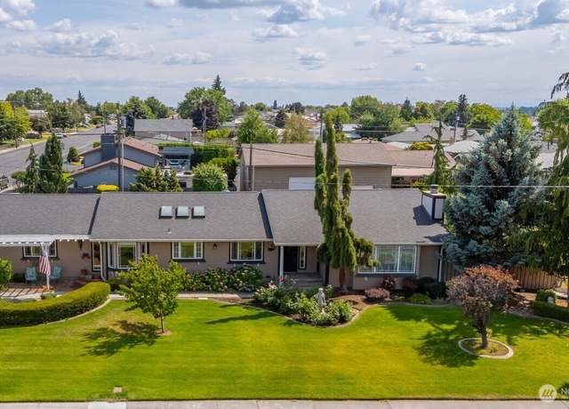 Property at 350 E Division Ave, Ephrata, WA 98823, 3 beds, 2.5 baths