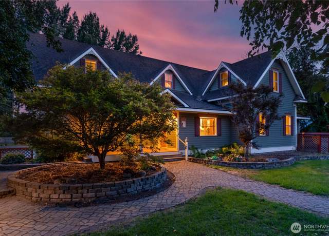 Property at 903 W King Ave, Chewelah, WA 99109, 4 beds, 3.5 baths