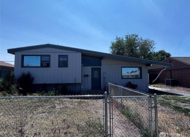 Property at 927 E Cherry Ave, Moses Lake, WA 98837, 3 beds, 2 baths
