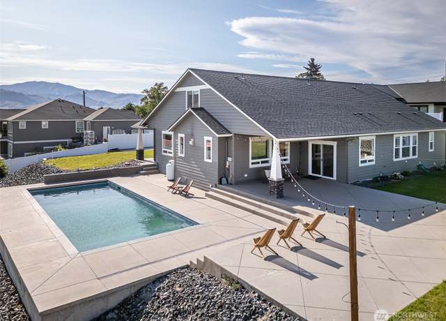 Property at 821 S Mary Ave, East Wenatchee, WA 98802, 4 beds, 4.5 baths