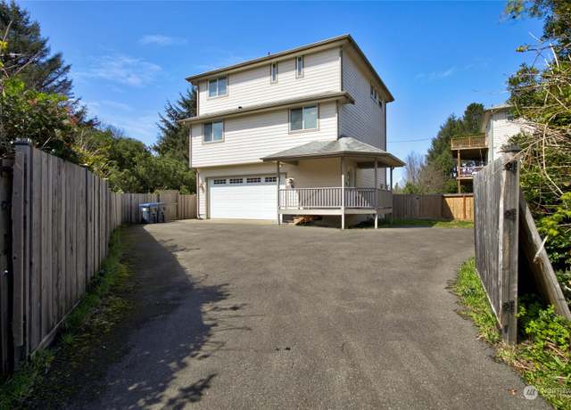 Property at 261 Ocean Shores Blvd SW, Ocean Shores, WA 98569, 3 beds, 3 baths