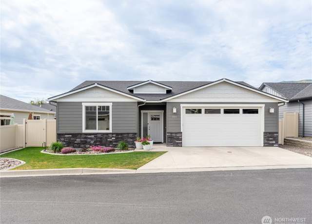 Property at 222 Pershing Cir, Wenatchee, WA 98801, 3 beds, 2 baths