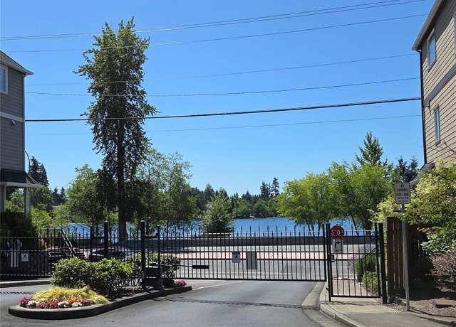 Property at 11004 20th Dr SE, Everett, WA 98208, 3 beds, 2.5 baths