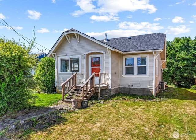 Property at 290 S Second St, Cathlamet, WA 98612, 2 beds, 1 bath