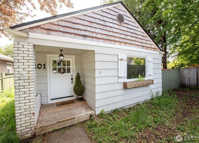 Property at 201 W Alder St, Shelton, WA 98584, 3 beds, 2 baths