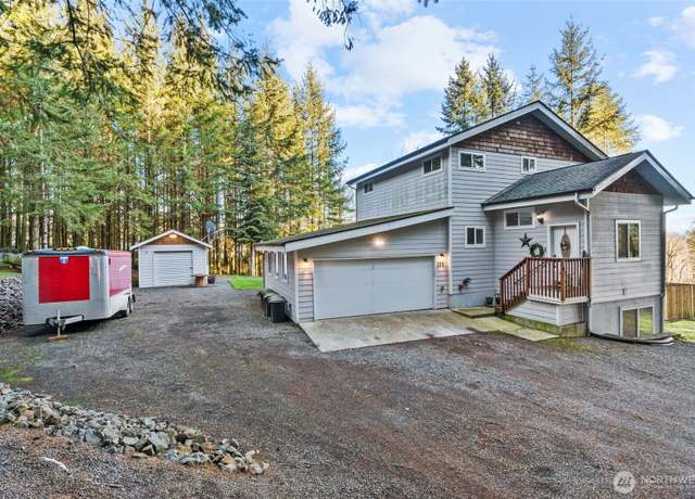 Property at 125 Whippoorwill Ln, Longview, WA 98632, 3 beds, 3.5 baths