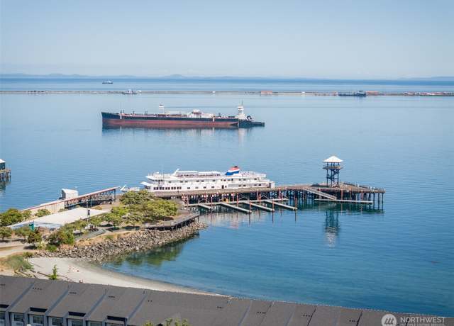 Property at 306 E Front St #2, Port Angeles, WA 98362, 3 beds, 1.5 baths