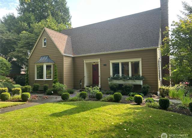 Property at 1402 25th Ave, Longview, WA 98632, 3 beds, 1.5 baths