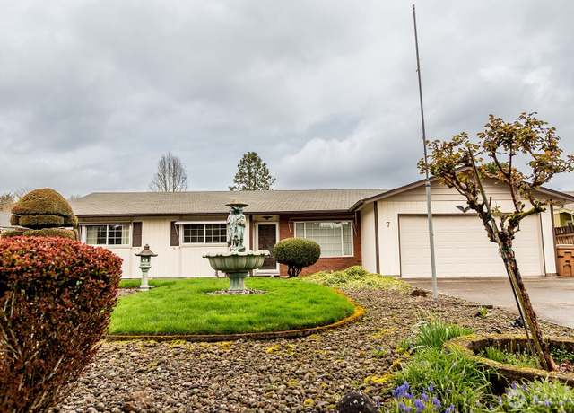 Property at 7 48th Pl, Longview, WA 98632, 3 beds, 1.5 baths