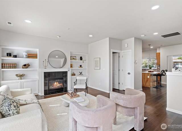 Property at 83 Sky Ridge Rd NW, Issaquah, WA 98027, 2 beds, 2.5 baths