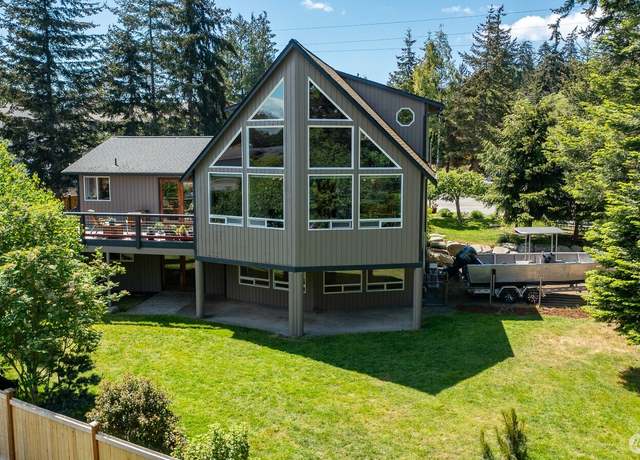 Property at 2703 D Ave, Anacortes, WA 98221, 5 beds, 3 baths