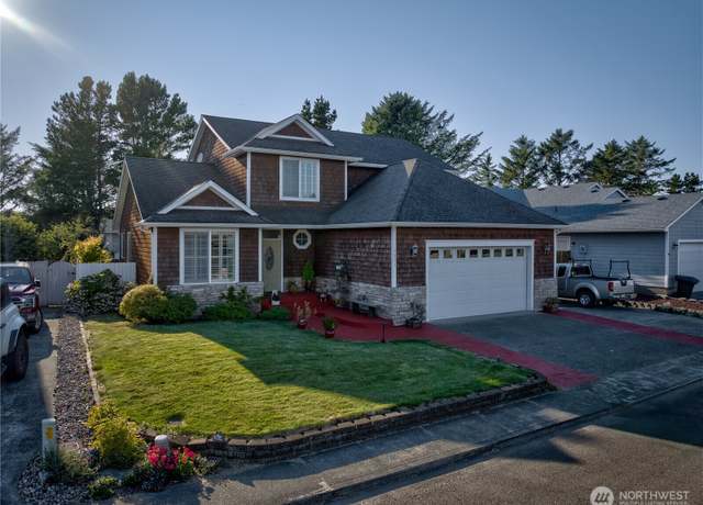 Property at 2611 Sea Crest Ave N, Long Beach, WA 98631, 3 beds, 3.5 baths