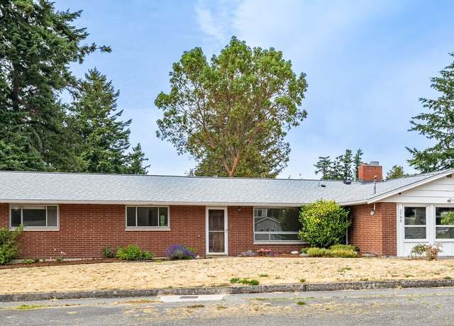Property at 1740 NE 8th Ave, Oak Harbor, WA 98277, 3 beds, 1.5 baths