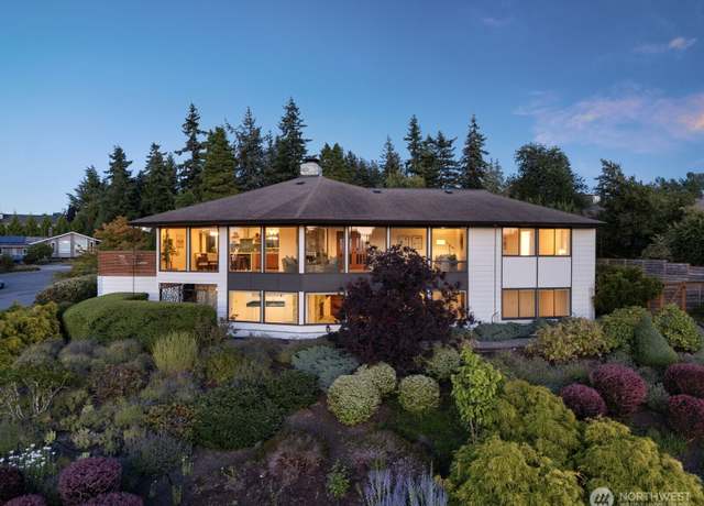 Property at 1011 E Toledo St, Bellingham, WA 98229, 3 beds, 2.5 baths
