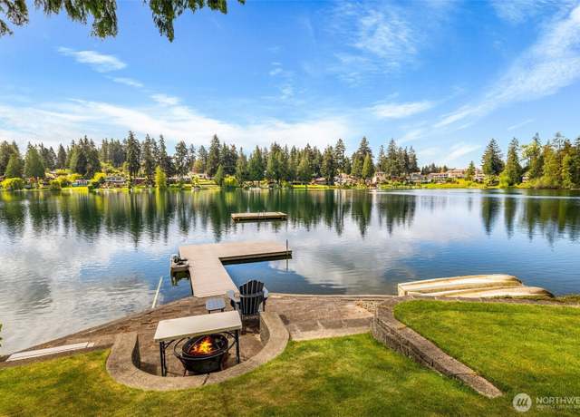 Property at 2207 S 304th St, Federal Way, WA 98003, 4 beds, 3 baths