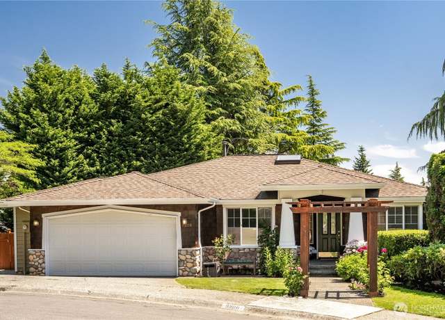 Property at 9206 NE 126th Pl, Kirkland, WA 98034, 4 beds, 3.5 baths