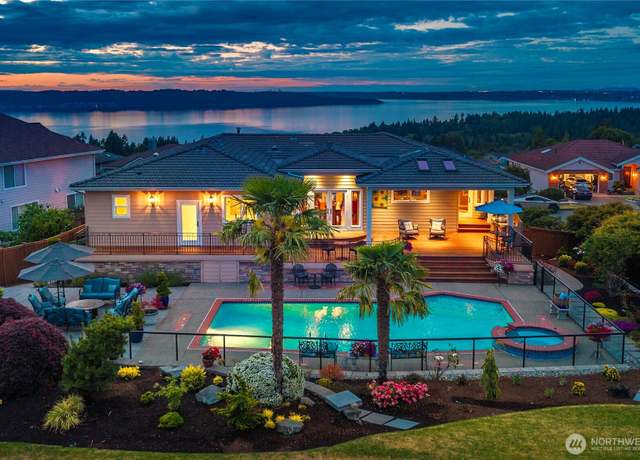 Property at 2014 Parkview Dr NE, Tacoma, WA 98422, 4 beds, 3.5 baths