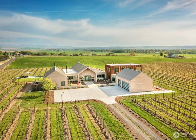Property at 1721 J B George Rd, Walla Walla, WA 99362, 3 beds, 4.5 baths