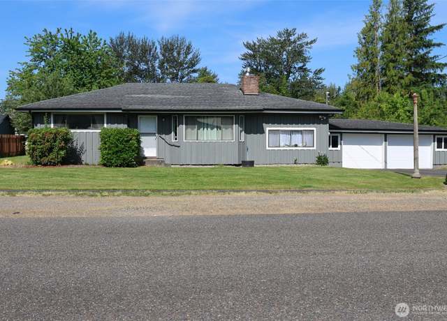 Property at 251 N 2nd St N, Buckley, WA 98321, 3 beds, 1 bath
