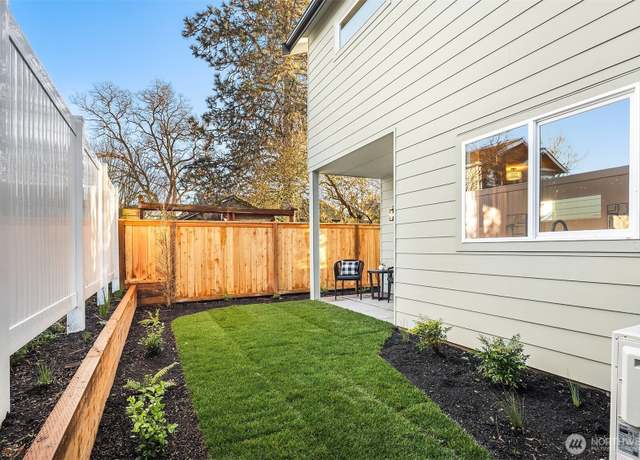 Property at 637 NW 77th St, Seattle, WA 98117, 2 beds, 2.5 baths