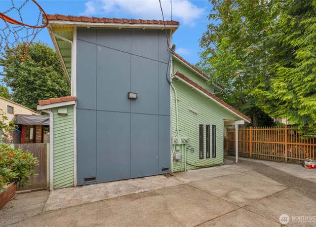 Property at 9404 Stone Ave N, Seattle, WA 98103, 4 beds, 4 baths