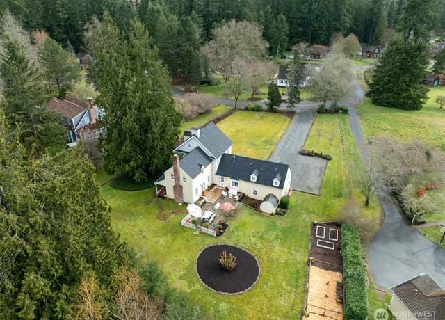 Property at 14707 Bear Creek Ln NE, Woodinville, WA 98077, 4 beds, 3.5 baths