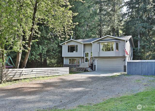 Property at 7806 Blakely Ave, Clinton, WA 98236, 3 beds, 2.5 baths