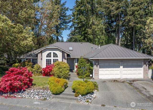 Property at 1970 NE 11th Ave, Oak Harbor, WA 98277, 3 beds, 2 baths