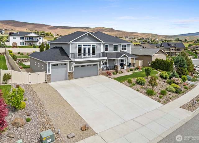 Property at 872 Sage Crest Dr, Wenatchee, WA 98801, 4 beds, 3.5 baths