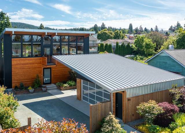 Property at 1105 36th St, Anacortes, WA 98221, 3 beds, 2.5 baths