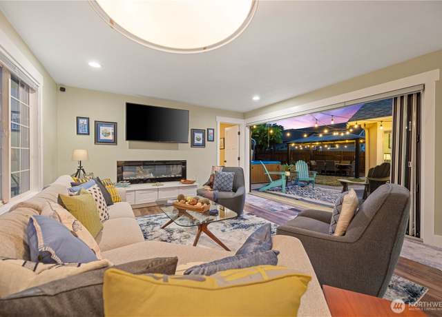 Property at 214 S Bradley St, Chelan, WA 98816, 3 beds, 2.5 baths