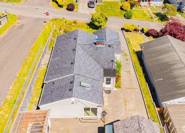 Property at 917 Rice St, Aberdeen, WA 98520, 4 beds, 2.5 baths