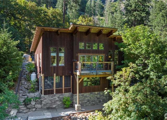 Property at 7189 Icicle Rd, Leavenworth, WA 98826, 3 beds, 2.5 baths