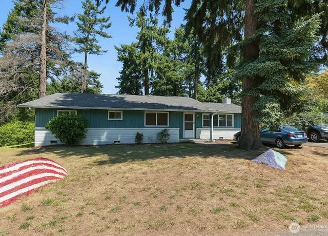 Property at 230 SE 8th Ave, Oak Harbor, WA 98277, 4 beds, 2.5 baths