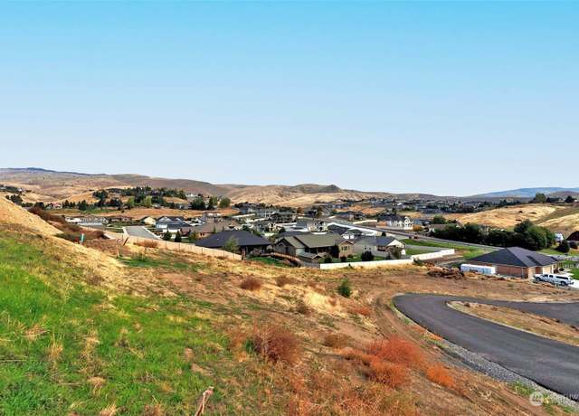 Property at 874 Autumn Crest Dr, Wenatchee, WA 98801