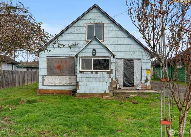 Property at 304 E Perry St, Aberdeen, WA 98520, 3 beds, 1 bath
