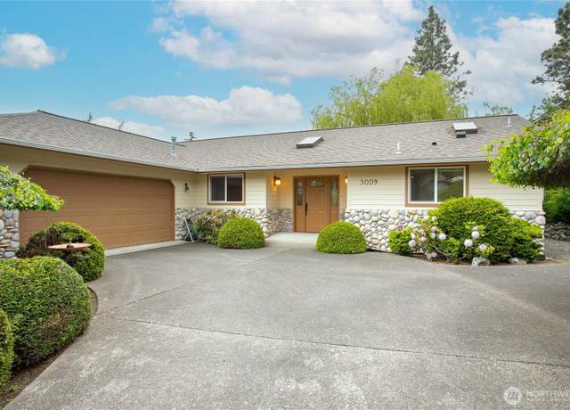 Property at 3009 Hayward Dr, Bellingham, WA 98226, 3 beds, 2 baths
