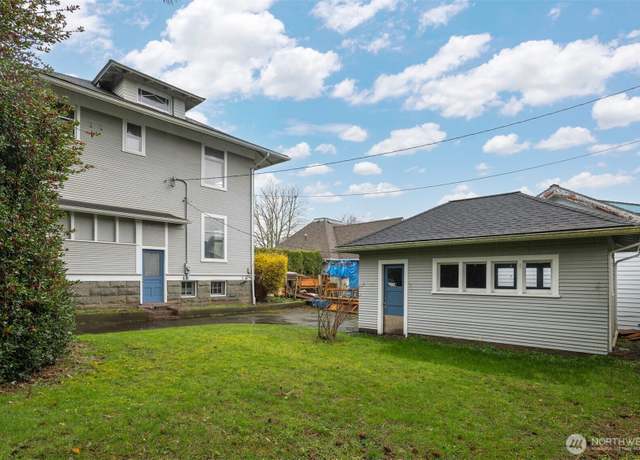 Property at 617 E Chestnut St, Bellingham, WA 98225, 3 beds, 1.5 baths