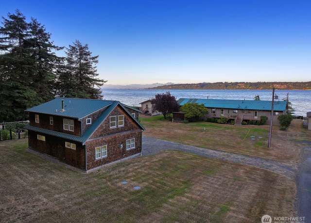 Property at 8267 Franklin Rd, Clinton, WA 98236, 3 beds, 2 baths