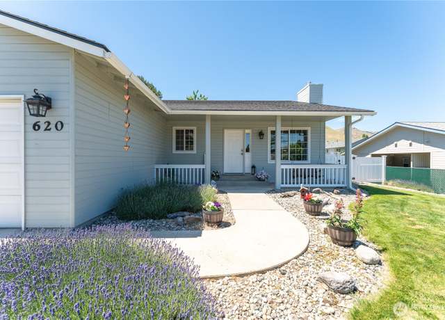 Property at 620 Olympus Dr, Wenatchee, WA 98801, 3 beds, 2 baths