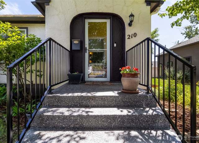 Property at 210 SE 4th St, College Place, WA 99324, 5 beds, 2 baths