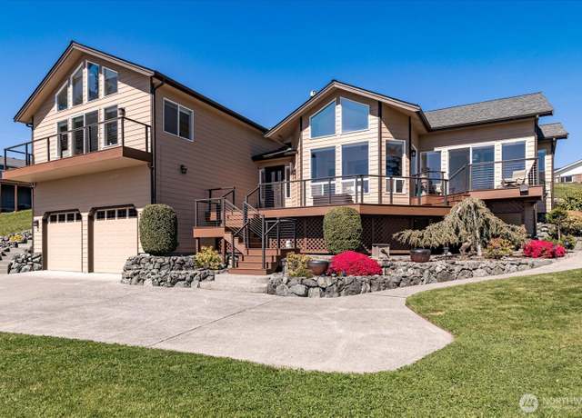 Property at 553 Sunrise Blvd, Oak Harbor, WA 98277, 3 beds, 2 baths